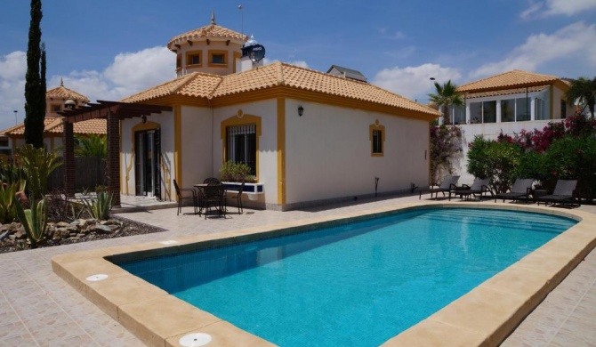 Villa Ensueño with private pool and large garden