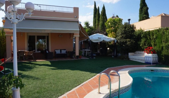 Chalet Familiar con Piscina Privada