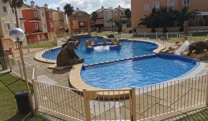 APARTAMENTO NUEVO CON PISCINA EN EL CAMPO DE GOLF MOSA TRAJECTUM