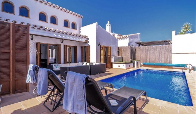 4 bedrooms villa with private pool furnished garden and wifi at Murcia