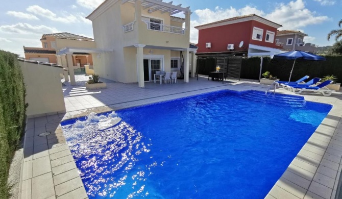 VILLA DE LUJO CON PISCINA PRIVADA, JACUZZI y BARBACOA