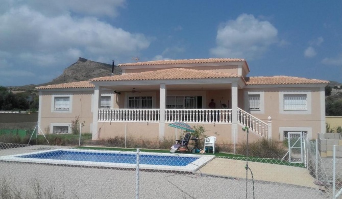 CHALET COMPLETO ALICANTE