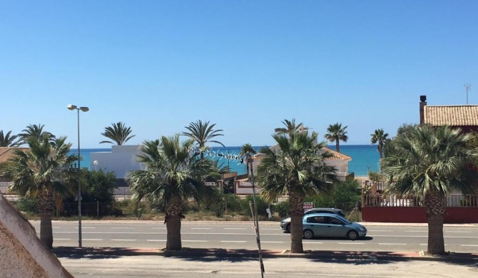 Flat with sea views 200m from the beach