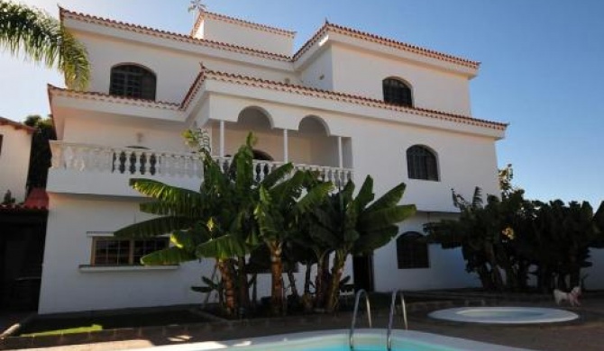 Villa Carolina with private heated pool