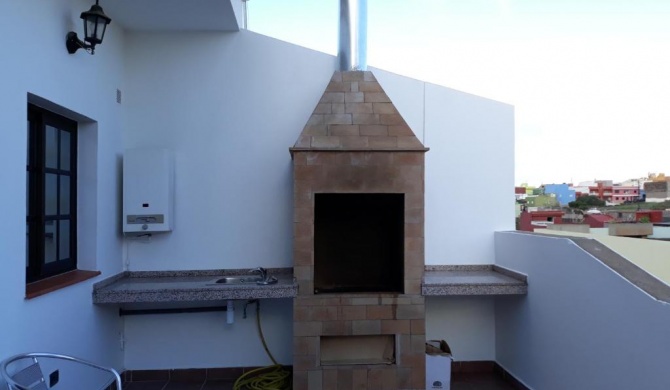 Apartamento con terraza privada y barbacoa