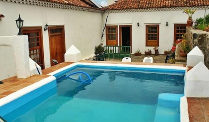 One bedroom house with shared pool enclosed garden and wifi at San Cristobal de La Laguna