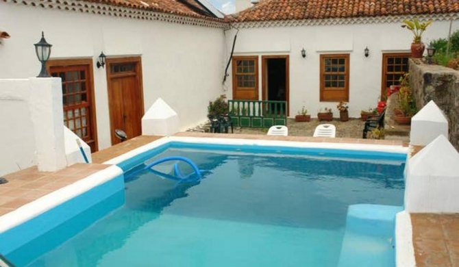 One bedroom house with shared pool enclosed garden and wifi at San Cristobal de La Laguna