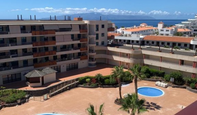 Balcon de Los Gigantes, 2 Bed, 2 Bath 5th Floor Apartment with Sea Views to La Gomera