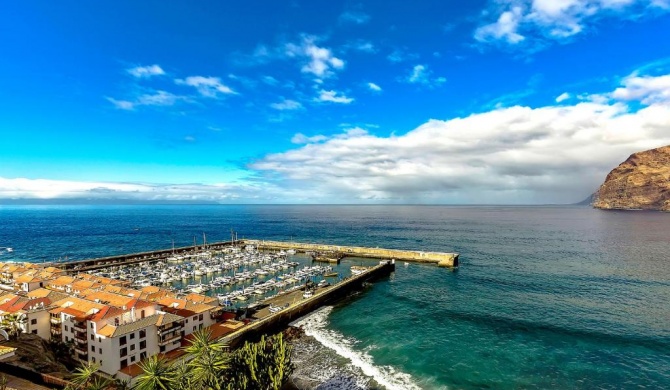 First line beach front 2 bedroom apartment Los Gigantes