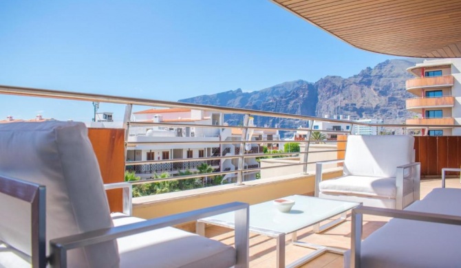 Large terrace with views on the cliffs at Balcon De Los Gigantes