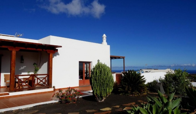 Villa El Mojón with private pool in Teguise