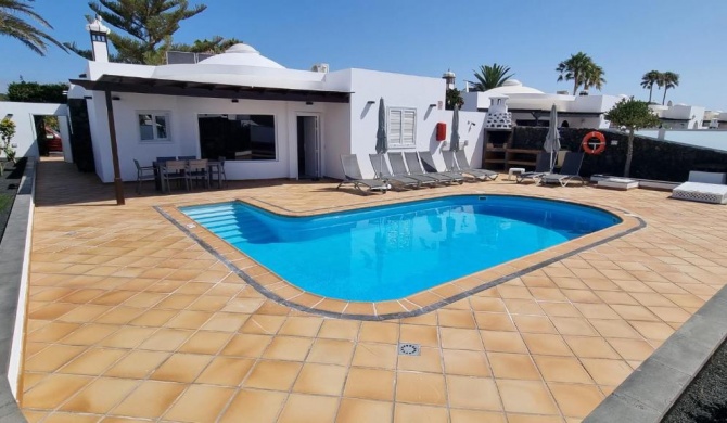 4 bedroom Villa Mimi with private heated pool