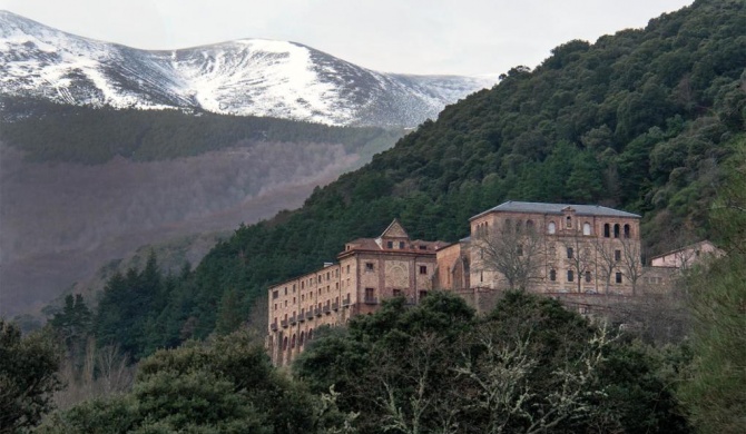 MONASTERIO de SANTA MARÍA DE VALVANERA