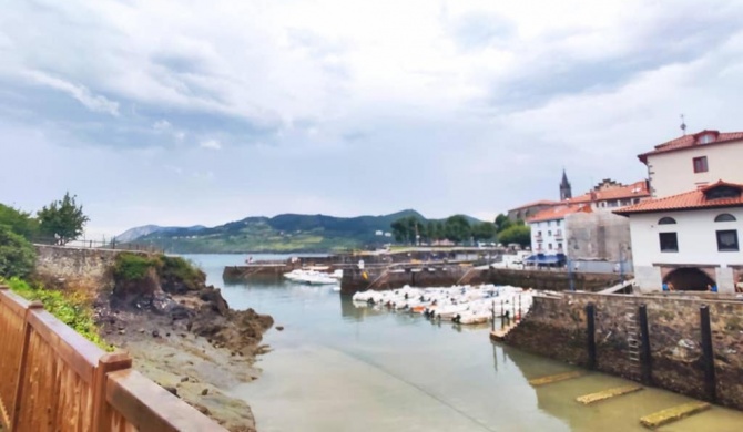 Mundaka centro, terraza y jardín privado