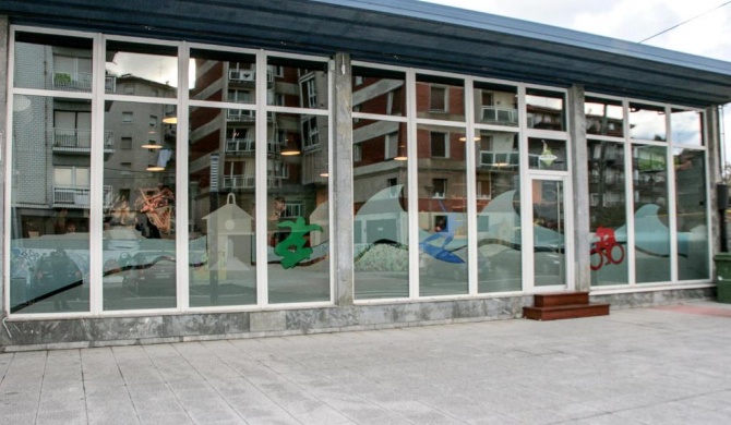 Mundaka Hostel & Sports Cafe