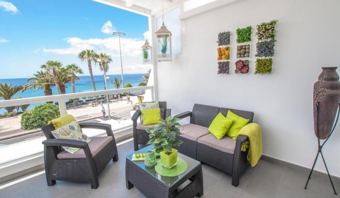 Casa Oceano on the front line with amazing sea views