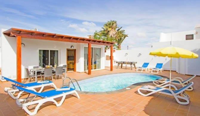 Puerto del Carmen Villa Sleeps 6 Pool Air Con WiFi