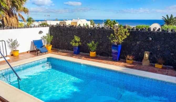 Puerto del Carmen Villa Sleeps 6 Pool Air Con WiFi