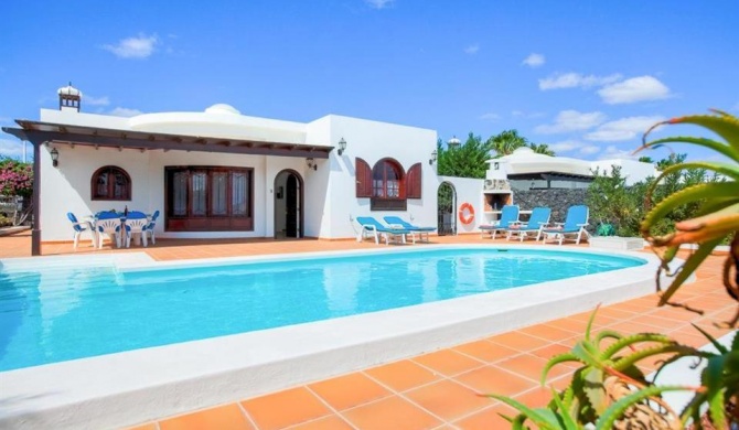 Puerto del Carmen Villa Sleeps 7 with Pool Air Con and WiFi