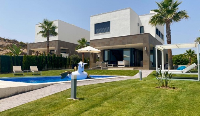 2254-Luxury villa with private pool and seaview