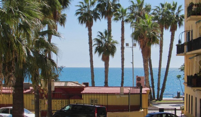 Apartamento a 50 metros de la playa malagueta con vistas al mar