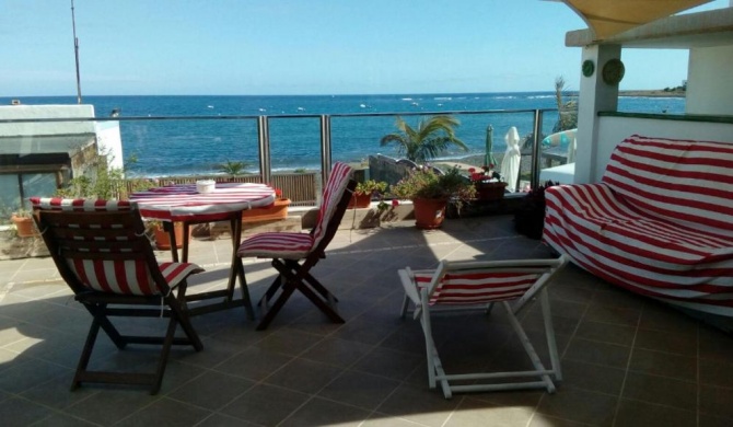 Apartamento con encanto en la playa frente al mar "Posada Rent House"