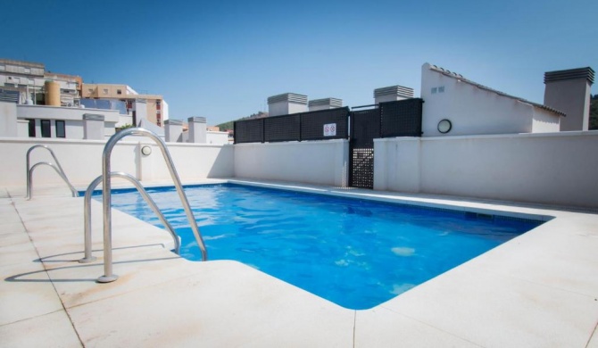 Holidays2Malaga Refino Pool and Parking