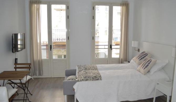 Modern studio flat close to Plaza Merced