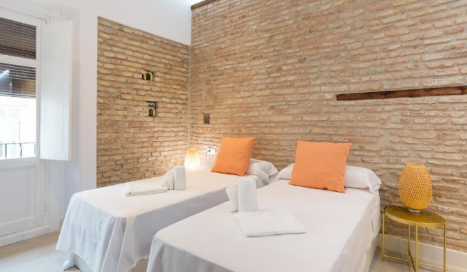 TE2B-El Teatro Attic Suite Prime Location Very Quiet