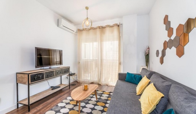 C29 - Trendy Central Apartment with small Parking and Terrace