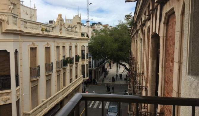 PISO EN PLAZA DE ESPAÑA Y PLAYA DE LA COLONIA